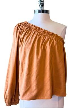 EVEREVE One Shoulder Blouse Size Large Gold